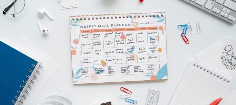 Aplicação do bloco de tempo (time blocking) para planejamento semanal de refeições: uma estratégia visual e organizada para eliminar decisões diárias e otimizar sua nutrição e produtividade.